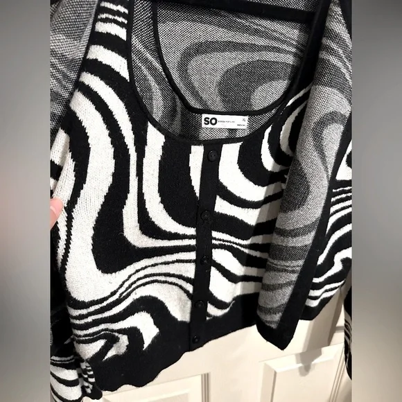 SO Women's Abstract Swirl Sweater Tank & Cardigan Set, Black & White, Sz XL - Picture 9 of 16